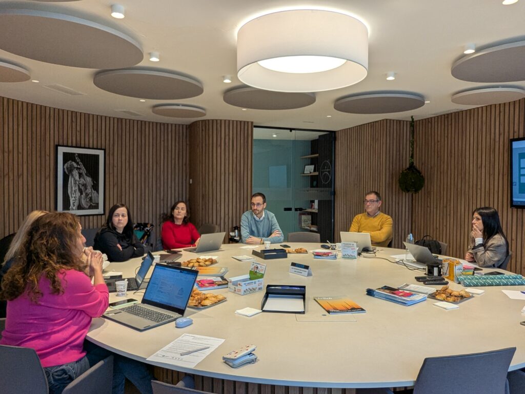 Ayer celebramos la última sesión del año del Comité de I+D+i, una reunión clave para hacer balance de las actividades desarrolladas durante 2025 y, sobre todo, para comenzar a definir el plan de trabajo de 2026