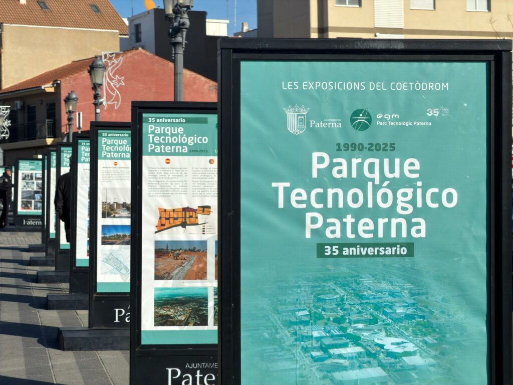 El Ayuntamiento de Paterna inauguró ayer la exposición fotográfica “35 aniversario del Parque Tecnológico Paterna 1990–2025”, instalada en la explanada del cohetódromo y abierta desde ayer a la ciudadanía.