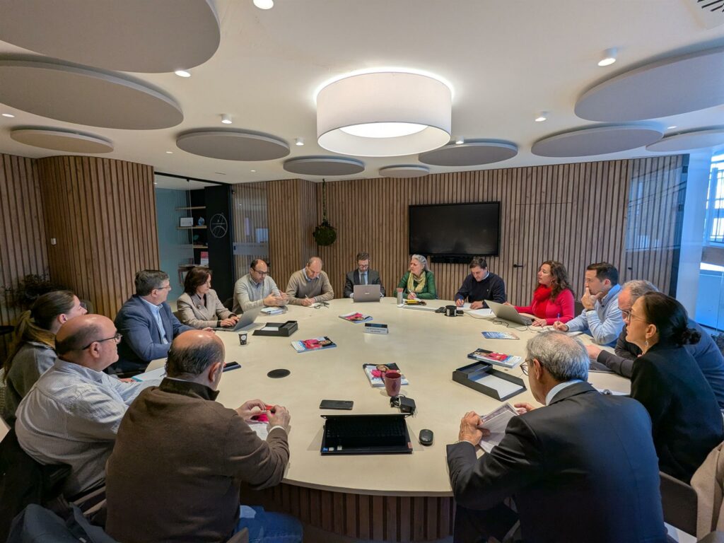 Empresas, entidades y vecinos reclaman actuaciones inmediatas ante el colapso viario que afecta trabajadores y residentes del entorno